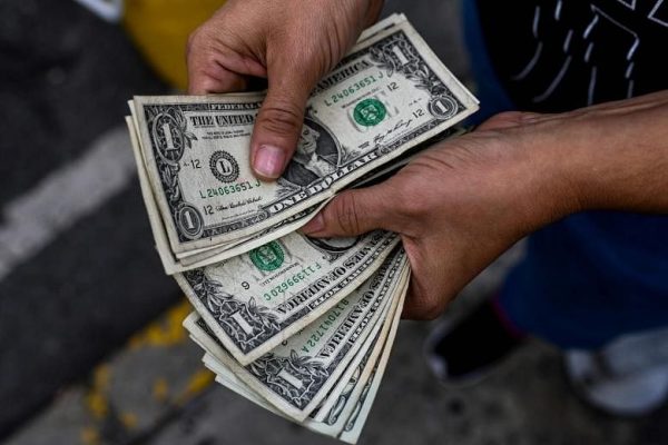 Dolar AS memangkas kenaikan tahunan di tahun volatilitas rendah, lebih banyak tindakan terlihat pada tahun 2020