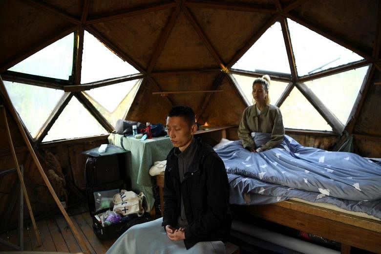 Penduduk kota China pergi ke komune pedesaan untuk menemukan kehidupan yang lebih sederhana