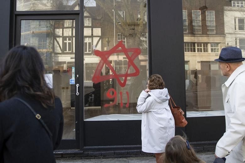 Sinagoga London, toko-toko dirusak dengan grafiti anti-Semit di Hanukkah