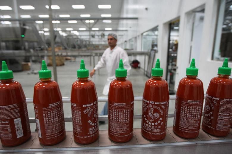 Saus Cabai Panas Huy Fong Sriracha yang populer ditarik karena kekhawatiran botol meledak