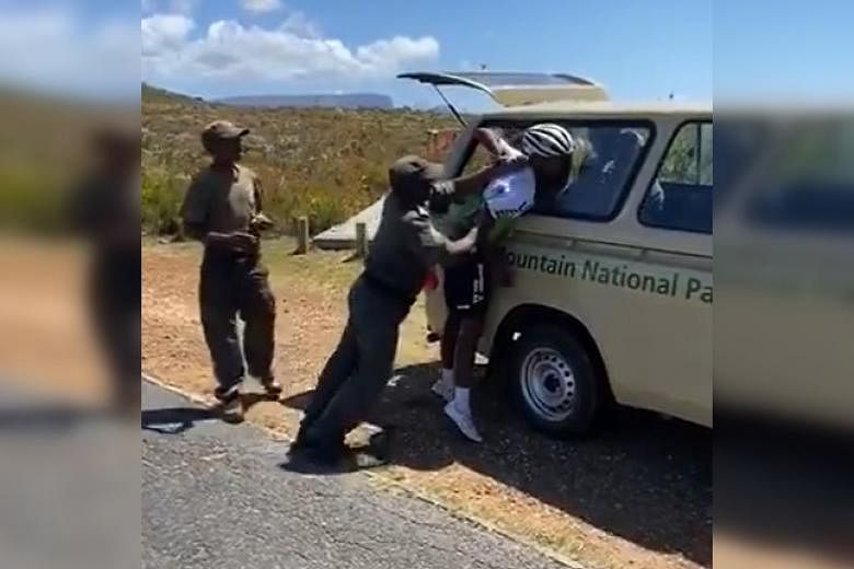 Bersepeda: Nicholas Dlamini dari Afrika Selatan pergi dengan lengan patah setelah insiden yang melibatkan penjaga taman