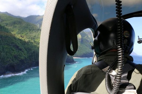 Puing-puing ditemukan helikopter wisata Hawaii yang membawa tujuh orang