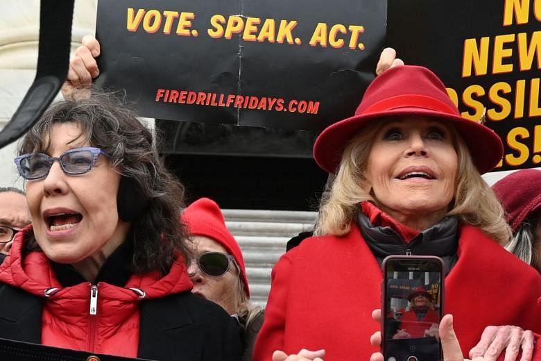 Dalam memprotes perubahan iklim, aktris Jane Fonda membawa Hollywood ke Washington