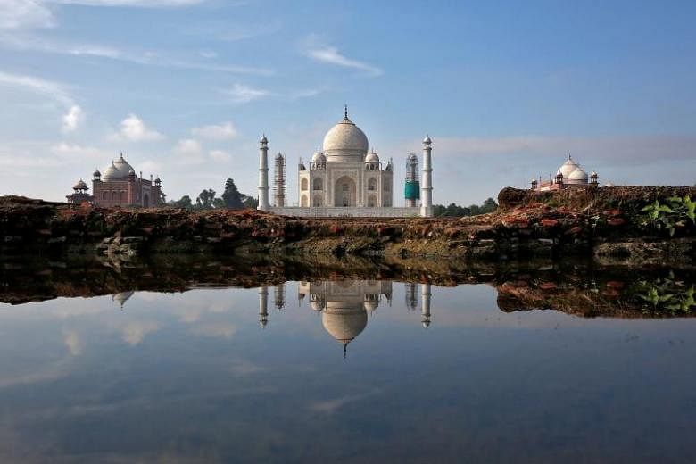 Wisatawan menjauh dari Taj Mahal, atraksi India lainnya saat protes berkobar