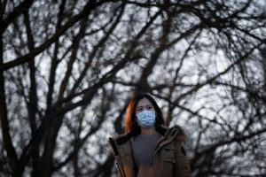 Virus Wuhan: Masker, disinfektan dalam pasokan rendah saat virus China menyebar