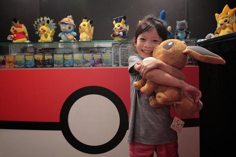 Pemain Pokemon berusia 7 tahun Simone Lim adalah juara e-sports termuda di Singapura