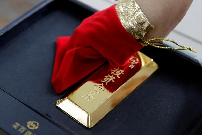 Virus corona menghantam permintaan perhiasan emas China karena pembeli menjauh