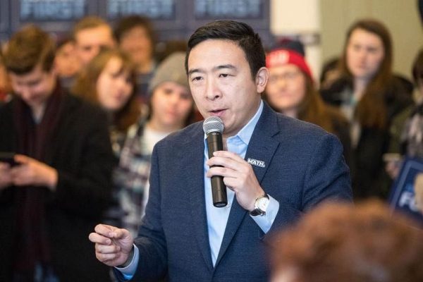 Pengusaha Andrew Yang mengakhiri pencalonannya sebagai presiden AS