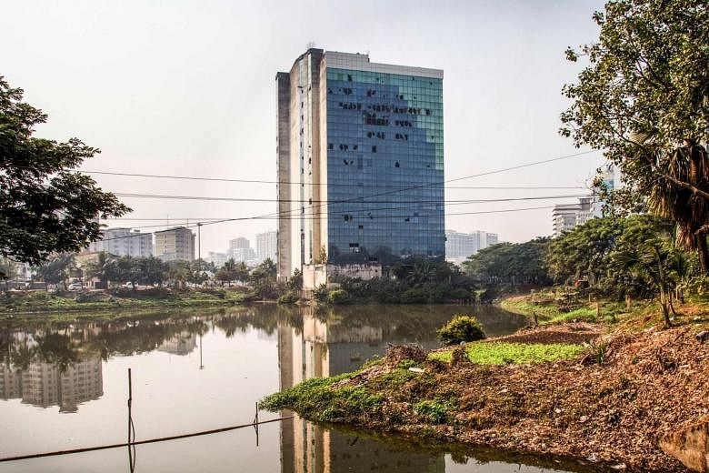 Bangladesh merobohkan bangunan yang dipandang sebagai simbol korupsi